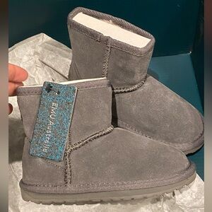 Emu Australia Wallaby Mini suede boots. 
Charcoal grey, toddler sz 8 NIB